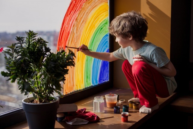 child+painting+rainbow-NgtwlYFXMp.jpg