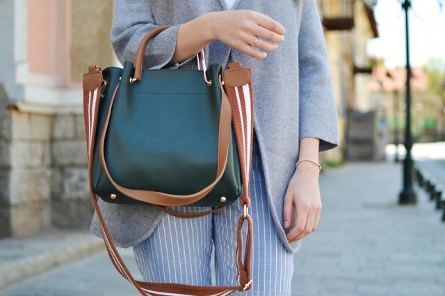 designer-handbag-m7sN8dY0a7.jpg