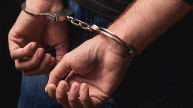 handcuff-dNQNZAkShm.jpeg