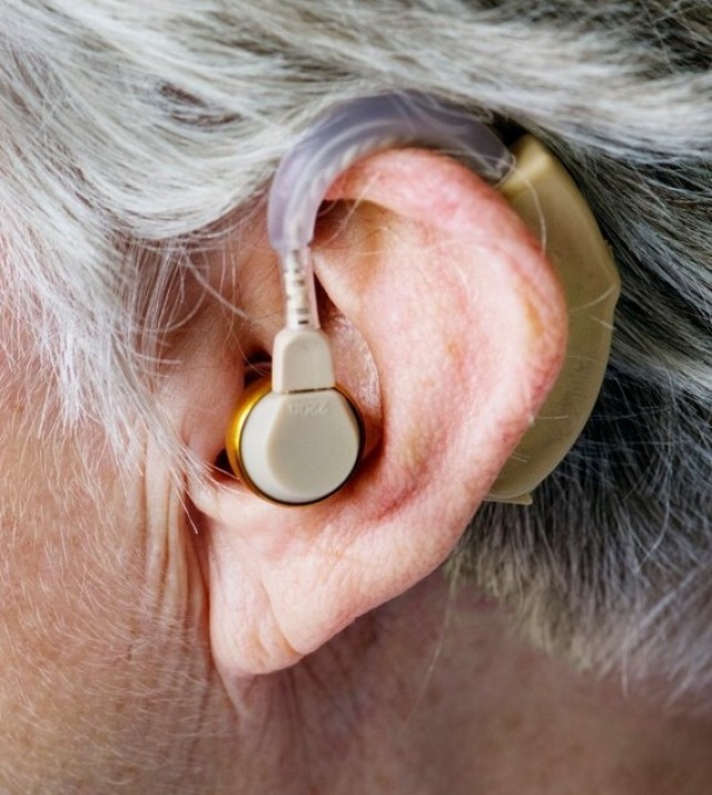hearing aid-q3xrTh0Biu.jpg