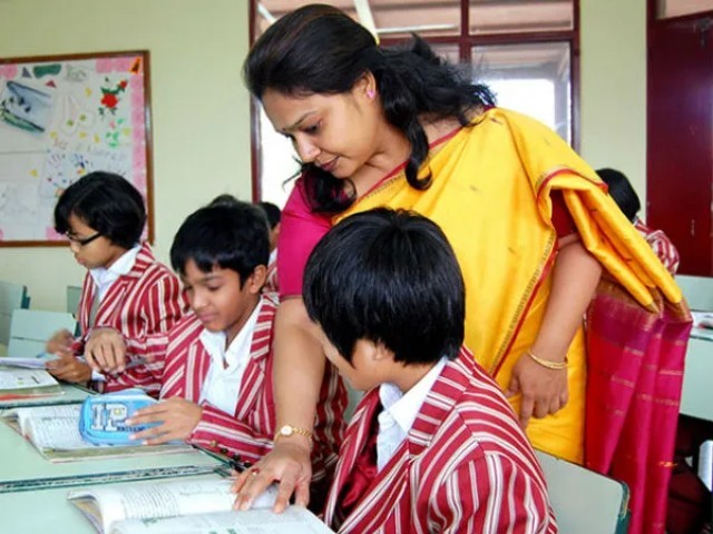 teachers-1533275888-1536129082-1630748543-meWNelxjCt.jpg