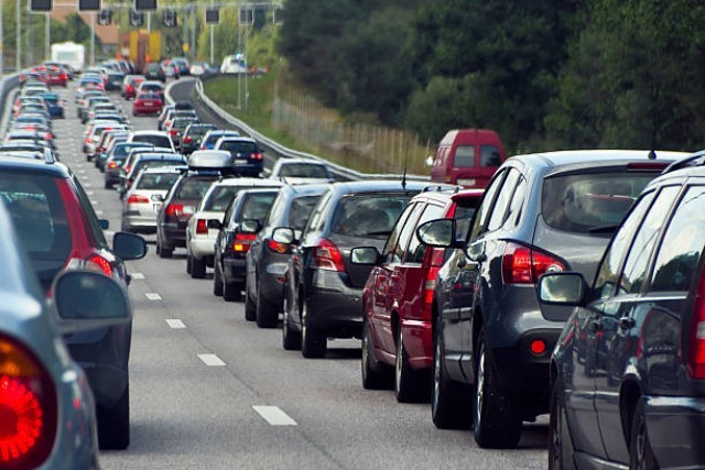 trafic or car-ODYuHGJsBC.jpg
