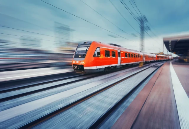 train-LrJ84kk7pH.webp