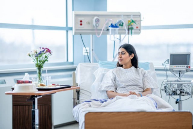 women in hospital-CmdbSiVK3U.jpg